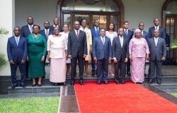 Novo governo moçambicano toma posse